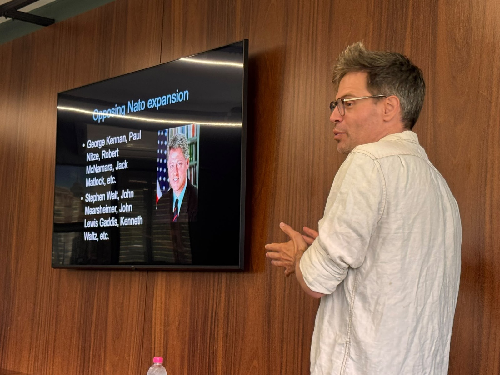 "Guerra ou paz?": Julien Mercille questiona a cobertura liberal da guerra na Ucrânia